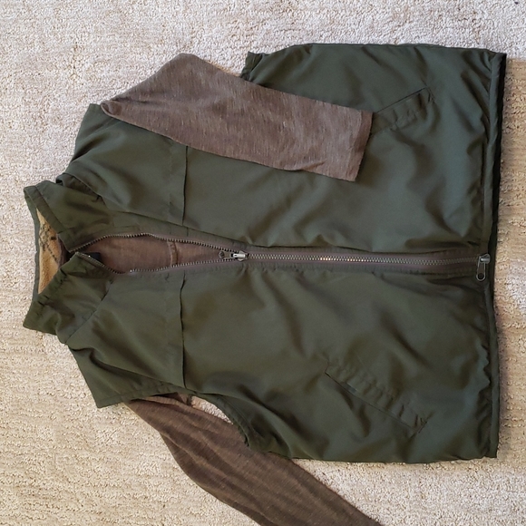 Bundle.  Vest and scoop neck top - Picture 1 of 5